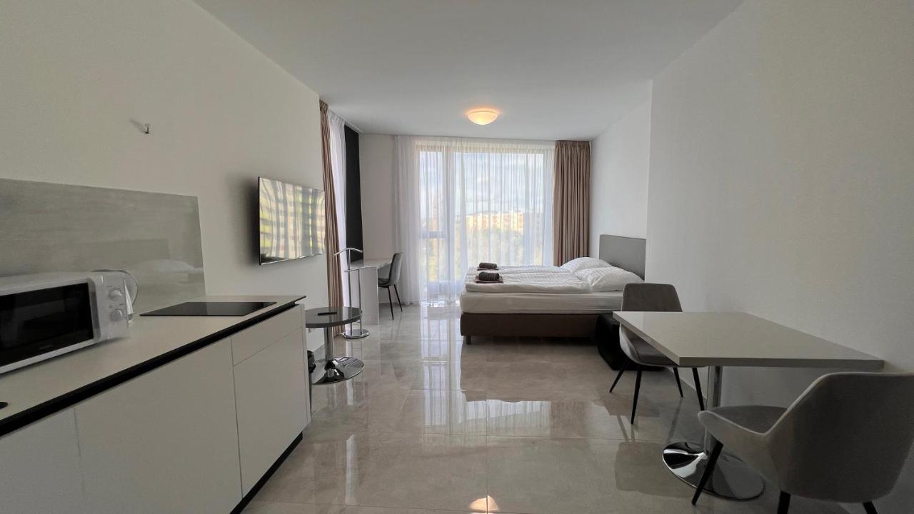 Air Conditioned 1 Room Apartment Vienna Gate, 2 Братислава Екстериор снимка