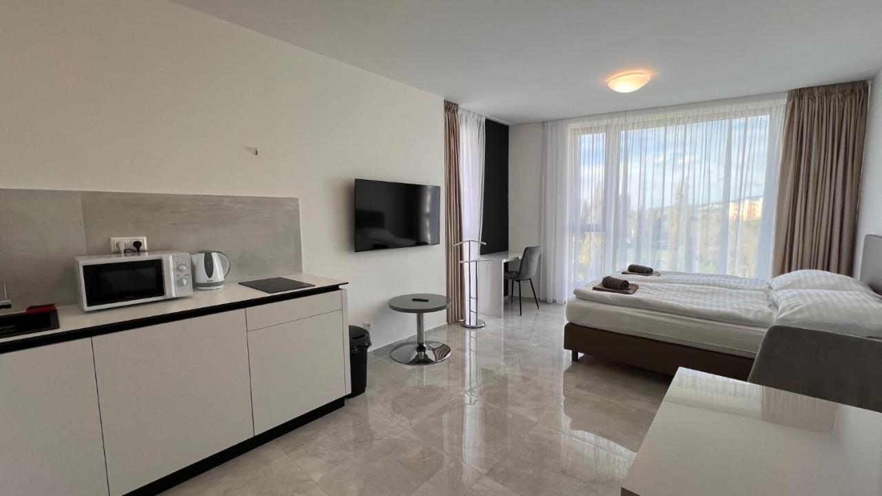 Air Conditioned 1 Room Apartment Vienna Gate, 2 Братислава Екстериор снимка